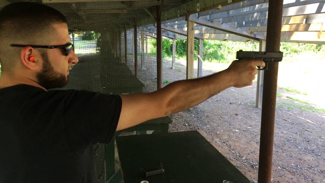 Glock 19 G4 one hand shooting - YouTube