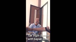 Suara emas dari Seorang penjual serbuk jahe merah kemasan sachet