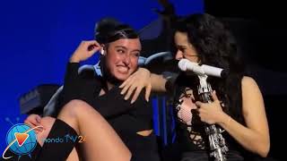 Giulia Stabile Sul Palco Insieme A Rosalia I Complimenti Da Parte Della Cantante