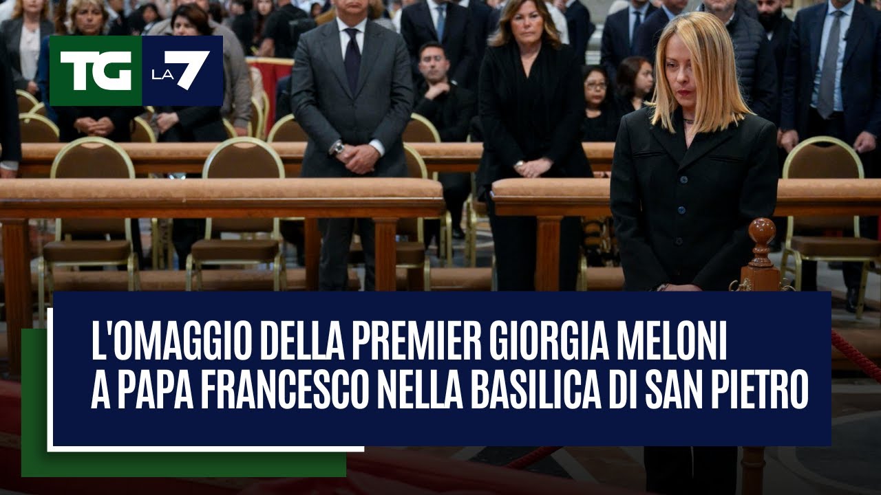 L’omaggio della premier Giorgia Meloni a Papa Francesco nella Basilica di San Pietro
