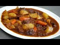 Estofado de ternera con patatas  con caldo de carne casero