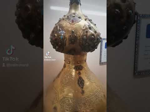 نفائس العتبة العلوية المقدسة رمانة من الذهب الخالص والاحجار الكريمة عمرها اكثر من ٦٠٠ سنة