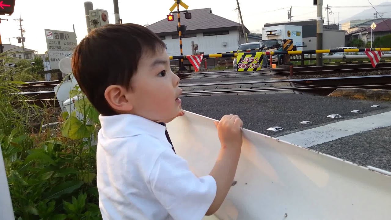 踏切(カンカン)大好き　宗像市稲元20130512