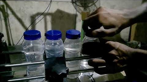 Juice Bottle Automatic Single Head Screw Capping Machine with Cap Elevator