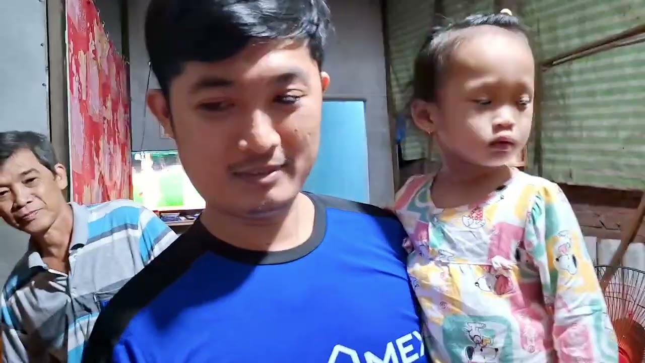 Chị em sinh ba về quê nội đón tết 