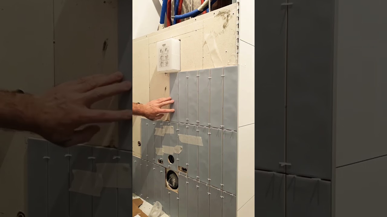 Укладка плитки на стену #раменское #плитканастену #мелкая #плитка #ремонт #design #interiordesign