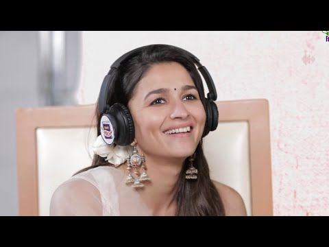 Aliaa Bhatt plays Whisper Challenge 😂 | Gangubai Kathiawadi | Gaurav