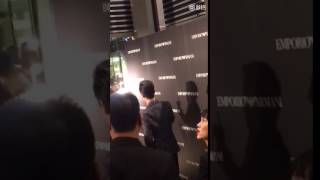 หูเกอ งานแถลงข่าว EA 20170226 2 胡歌阿玛尼发布会 cr._青春仿佛因我爱你开始_