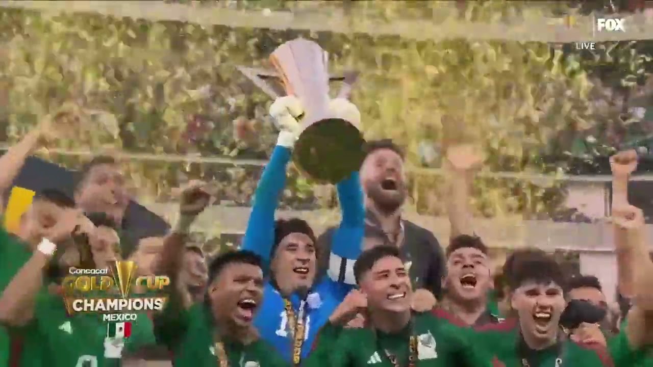 🇲🇽MEXICO LIFTS THE GoldCup TROPHY ONCE AGAIN 🏆😍 Great Show from Ochoa & Santi