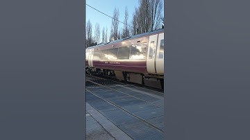 170504 passing through Thorpe on the hill LC #train #class170