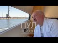 Лукашенко на катере осматривает строительство беларусского порта