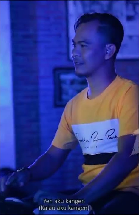 Yen aku kangen, kangen karo sliramu.. tak sawang-sawang fotomu ning dompetku