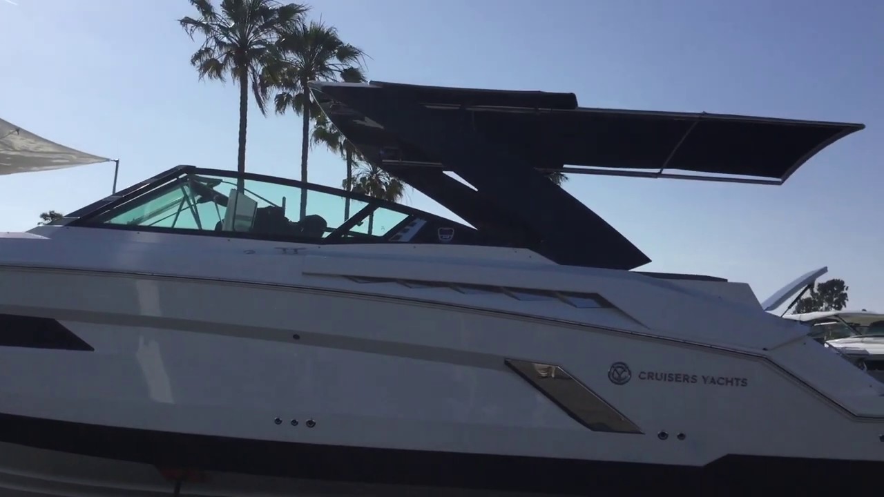 2021 338 SS Outboards Cruisers Yachts walk thru video by Dave Gottstein in Newport Beach. E20031