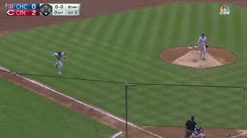 CHC@CIN: Bryant charges in, makes a barehanded play