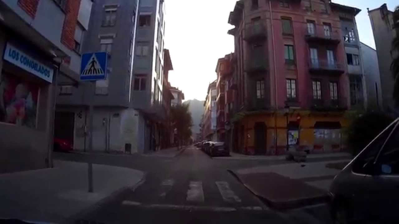 Aparcando en El Entrego o L’Entregu