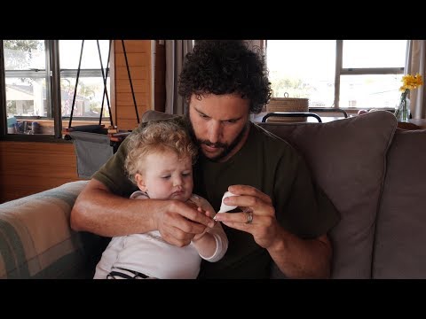 Comment couper les ongles des doigts de bébé