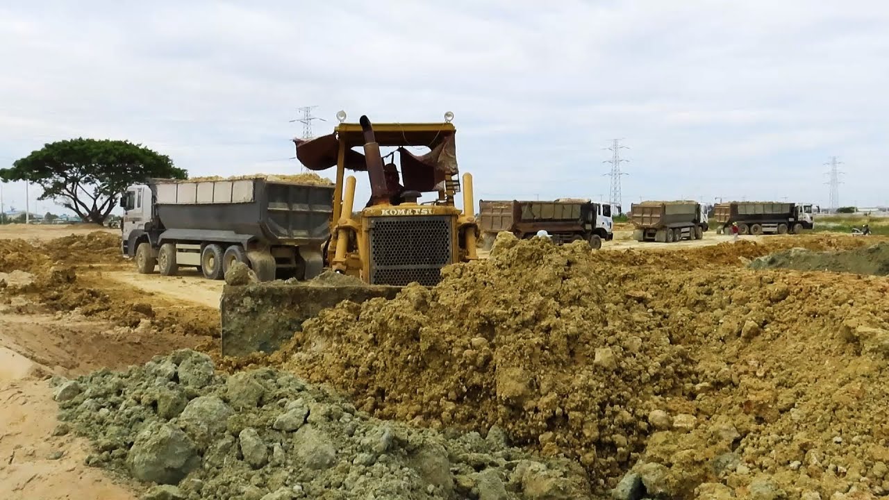 🌲🌳Technique Landfill Machine Bulldozer KOMATSU Pushing Soil dirt with ...