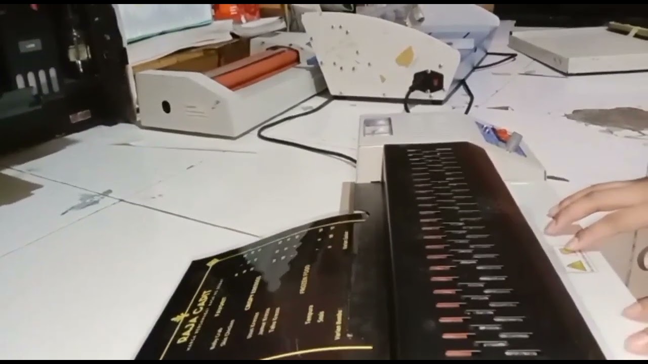 LAMINATING BUKU MENU. Procedural Teks