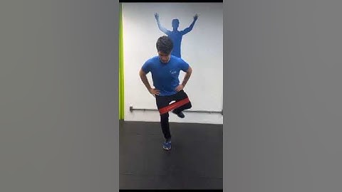 Rotação de quadril em apoio unipodal com miniband (hidrante)