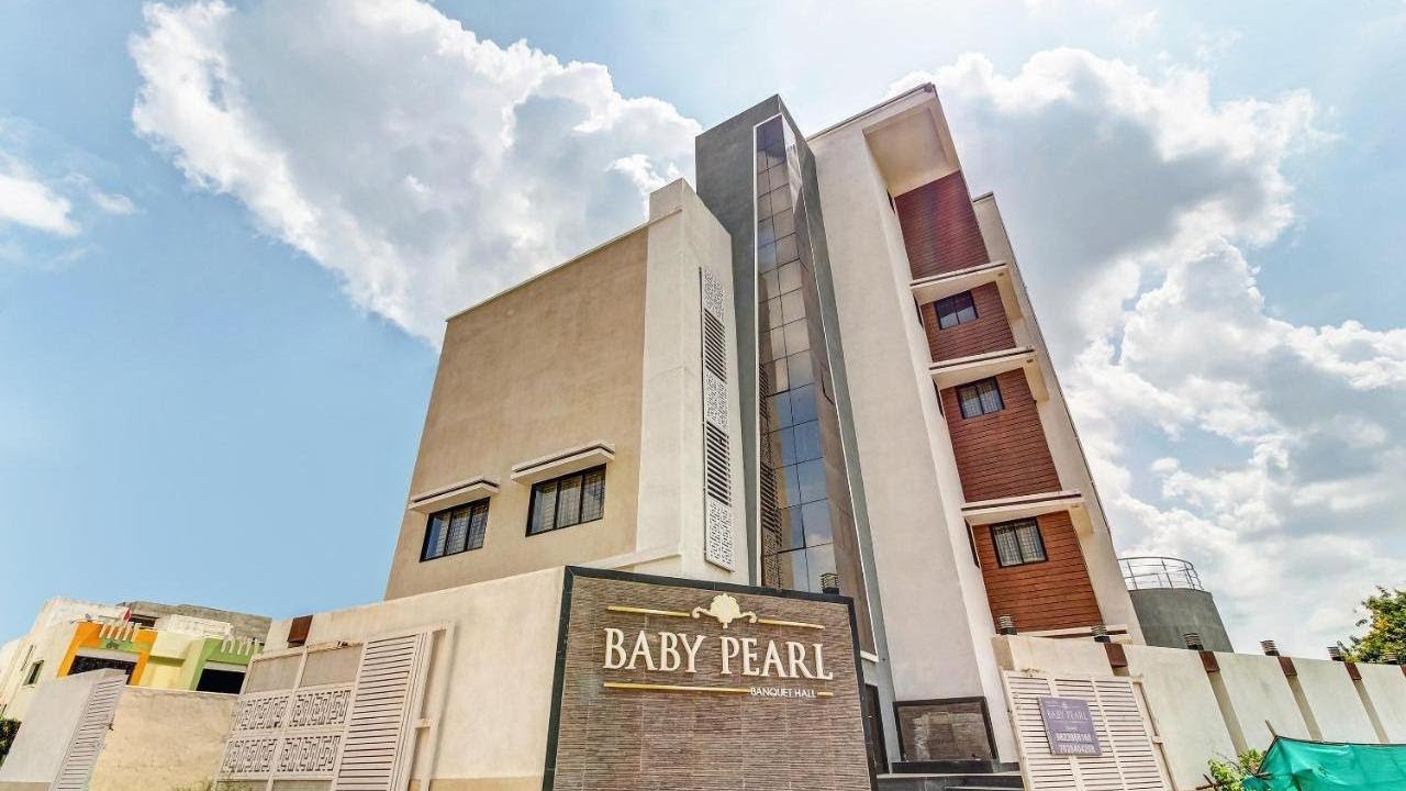 Vaccinated Staff OYO 61565 Baby Pearl, Amravati, India