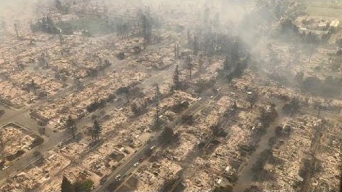 بالفيديو: مقتل 10 أشخاص وفرار الالاف جراء حرائق الغايات في كاليفورنيا