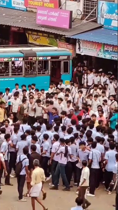 Anak sekolah vs mahasiswa #ytshort perkelahian kelompok mahasiswa#perkelahian#viral#shorts