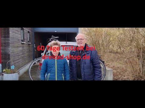 Vorschaubild: 13-jähriger Enkel hilft seiner 80-jährigen Oma zurück aufs Fahrrad!