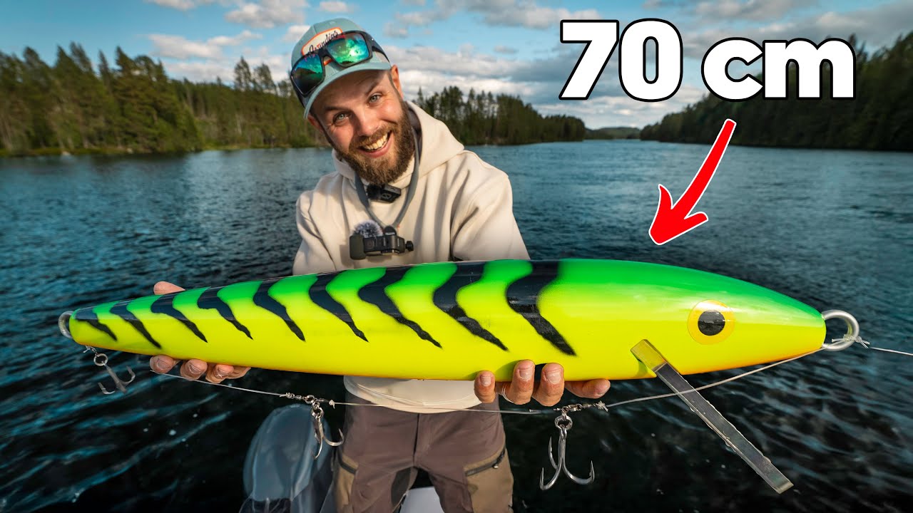 Забрасываем (!!!) ГИГАНТСКУЮ 70-см Rapala на речных монстров...