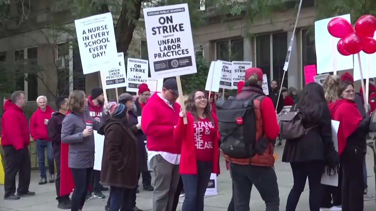 Thousands of Chicago teachers on strike - YouTube
