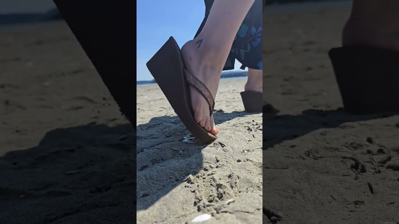 Crushing sea shell with Wedged sandals 