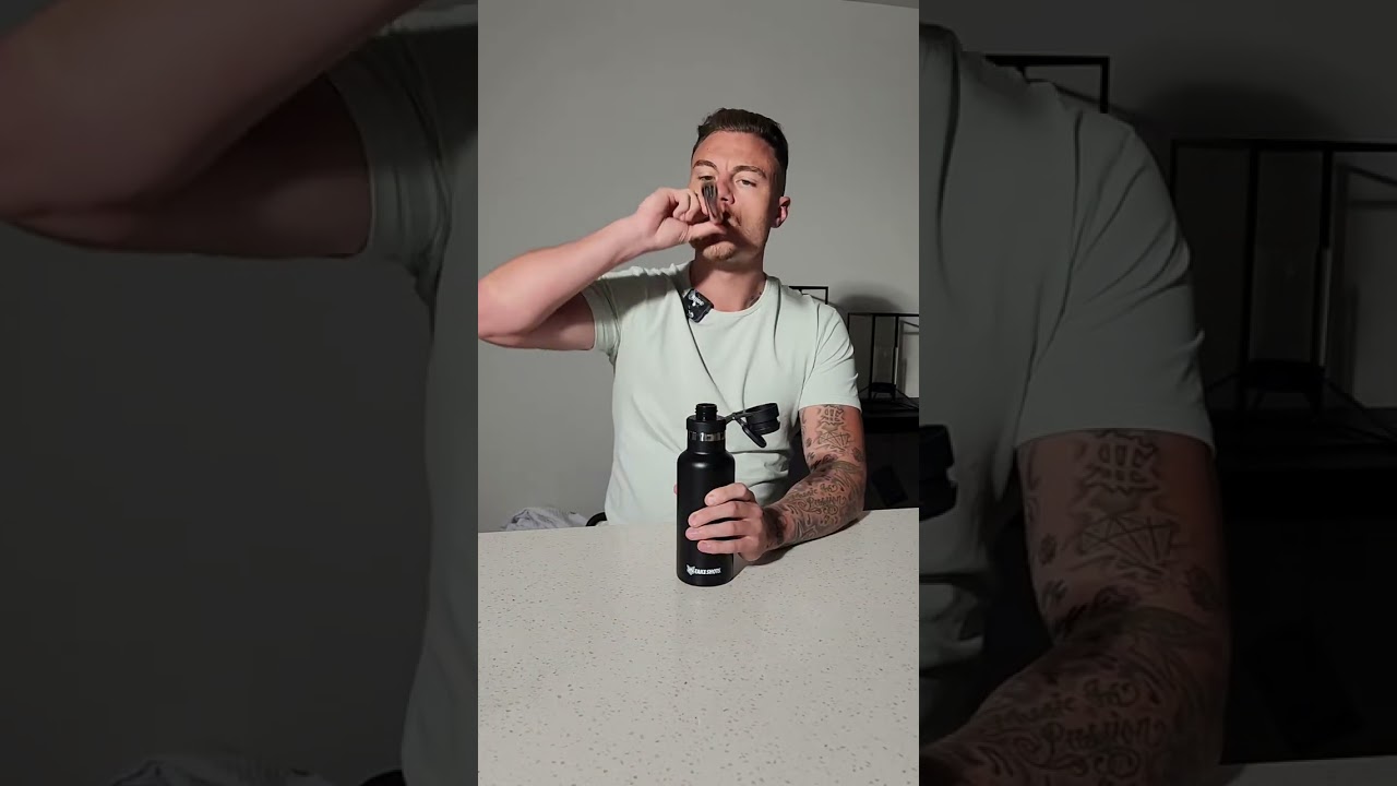 100% leakproof, holds carbonated drinks cold for 12+ hours, has strawlock technology and also works