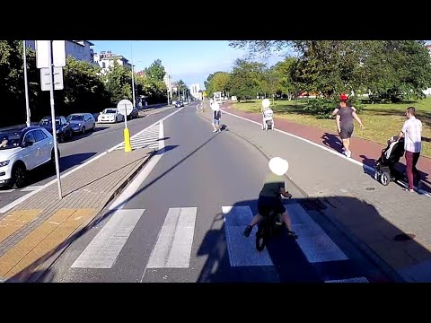 Kompilacja kierowców, rowerzystów i użytkowników hulajnóg na Warszawskich ulicach