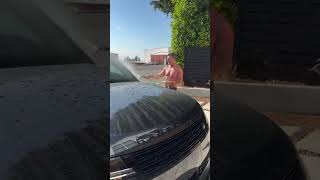 Luke Evans is washing his car 💦🚗