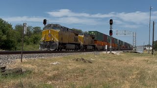 UP 6027 AC44CWCTE leads intermodal wellcars freight in San Antonio, TX | Saltillo Street |