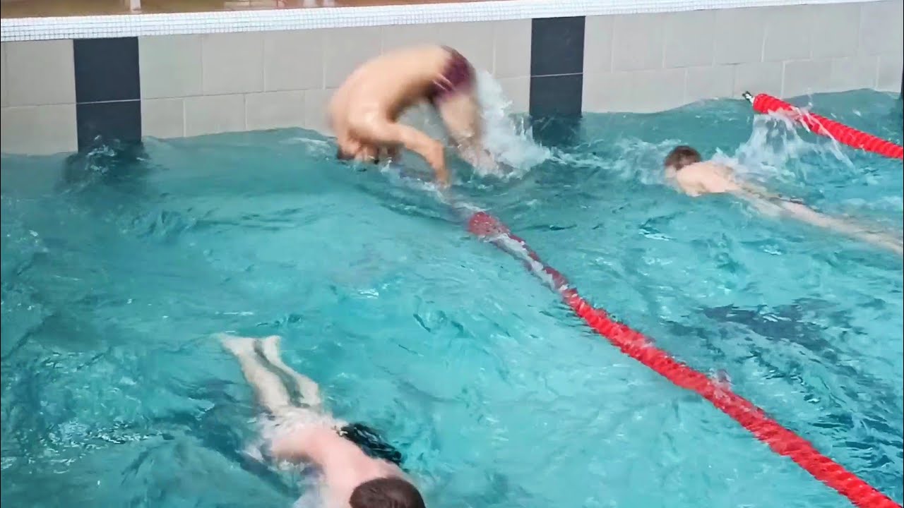 Кувырок через дорожку ???>? - YouTube