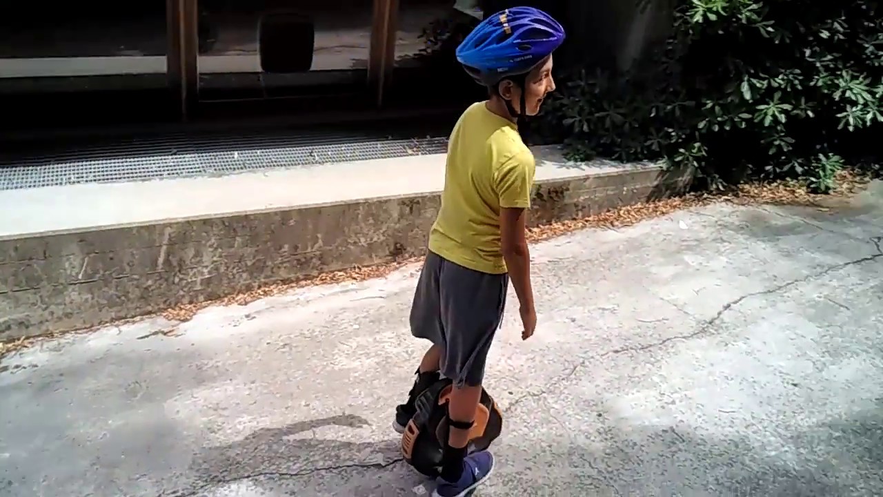 Discesa, Curva e Salita Su Asfalto Con Monoruota Monorover R1