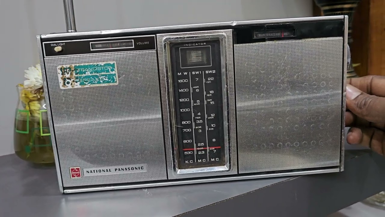 National Panasonic R-317 3バンドラジオ 濃い