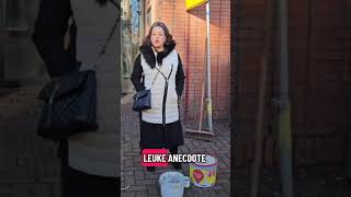 Download Lagu Stolpersteine in Amsterdam heeft politie begeleiding nodig. MP3