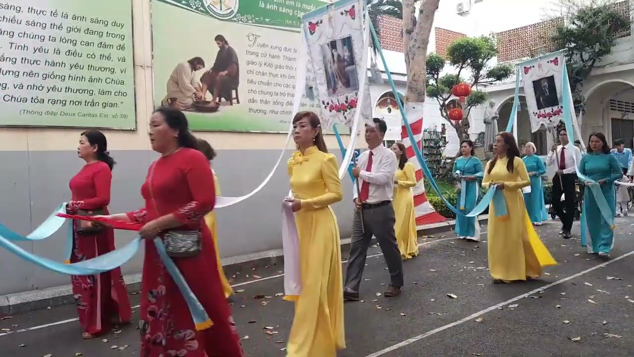 Hành hương Minh Niên - kiệu Đức Mẹ - Lễ mùng 1 tết.