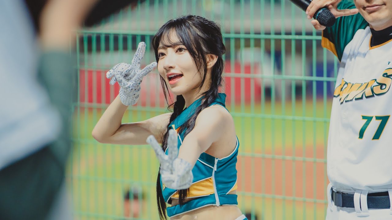 台鋼雄鷹啦啦隊 Wing Stars 一粒 趙宜莉 葉保弟應援曲 - YouTube
