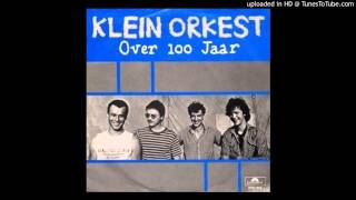 Video thumbnail of "Klein Orkest - over 100 jaar zijn jullie allemaal dood"