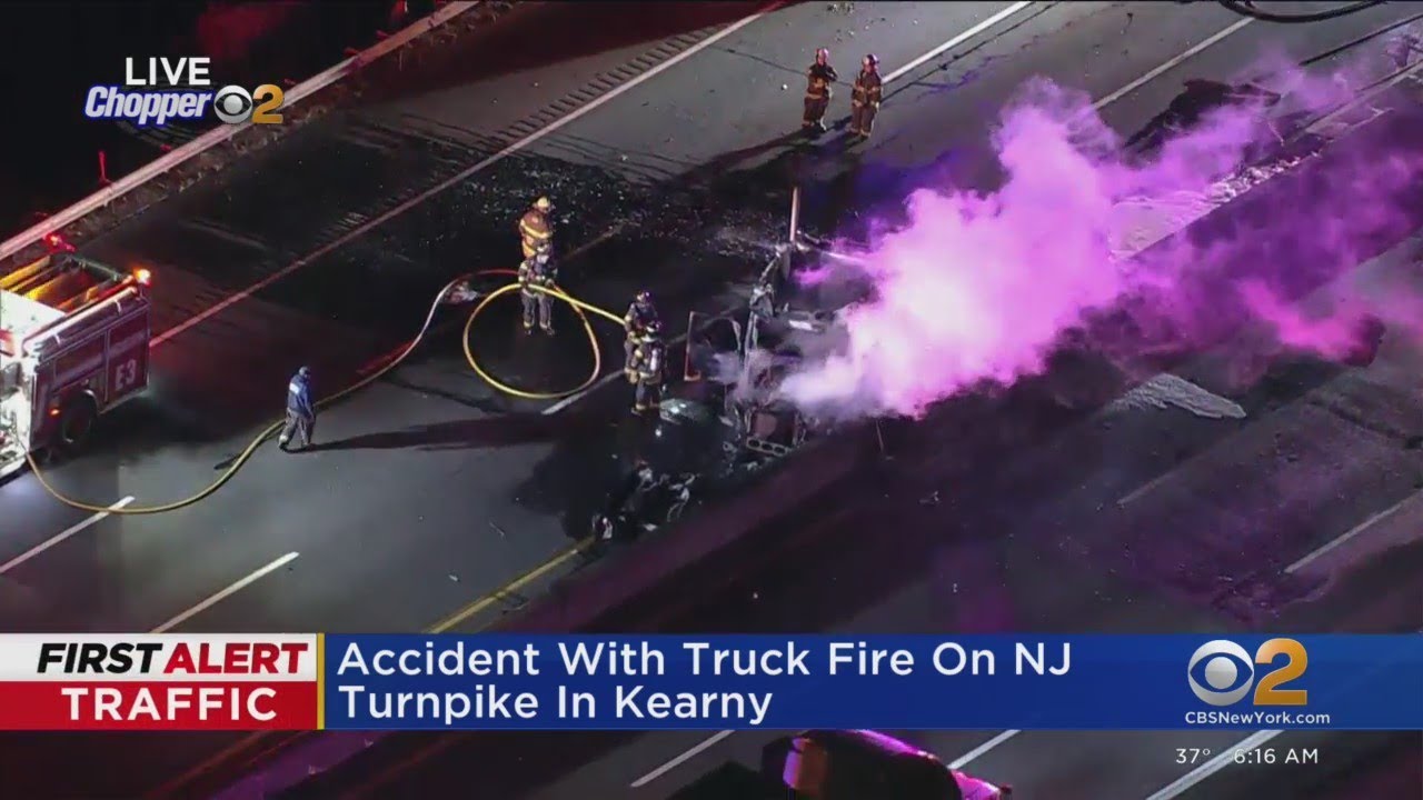 Fiery crash on New Jersey Turnpike - YouTube