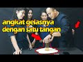 ANGKAT GELAS DENGAN SATU TANGAN