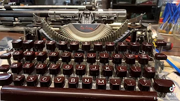 Olympia SM3 Deluxe Manual Typewriter