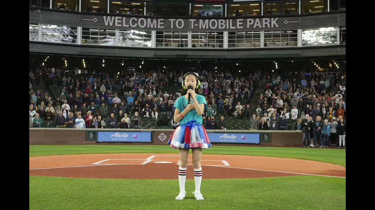 10yearold Yolanda Ji Performs National Anthem & God Bless America for
