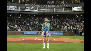 10-year-old Yolanda Ji Performs National Anthem & God Bless America for Seattle Mariners 10/02/2022