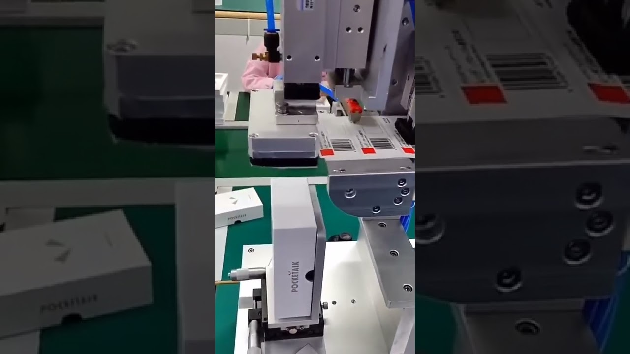 Labeling machine for rigid boxes