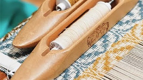 What is a weaving loom and how does it work?