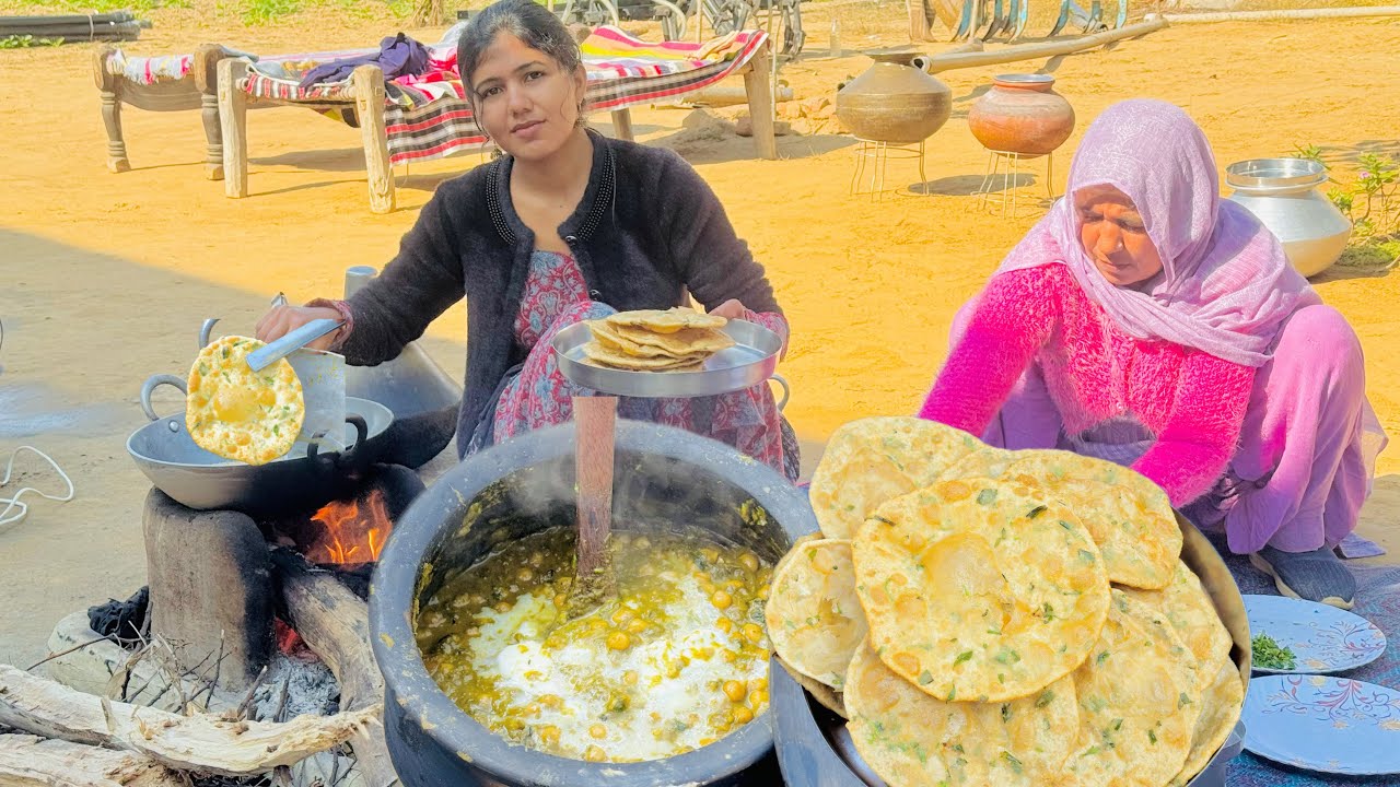 Cooking Palak Chhole & Methi Puri On Mud Chulha In Village 