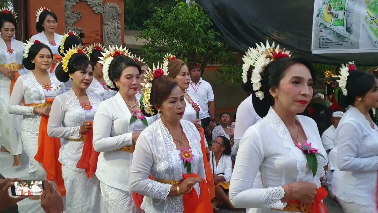 Tari rejang puspa puja #tarirejangpuspapuja  Sanggàr Tari Dewi Anjani